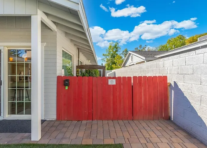 Encanto - 1 Mile To Asu Downtown, Hot Tub, Dogs Ok Holiday home Tempe