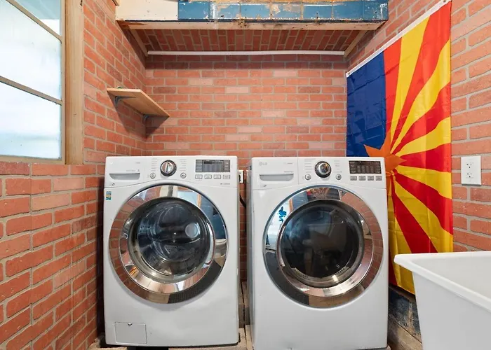 Encanto - 1 Mile To Asu Downtown, Hot Tub, Dogs Ok Holiday home